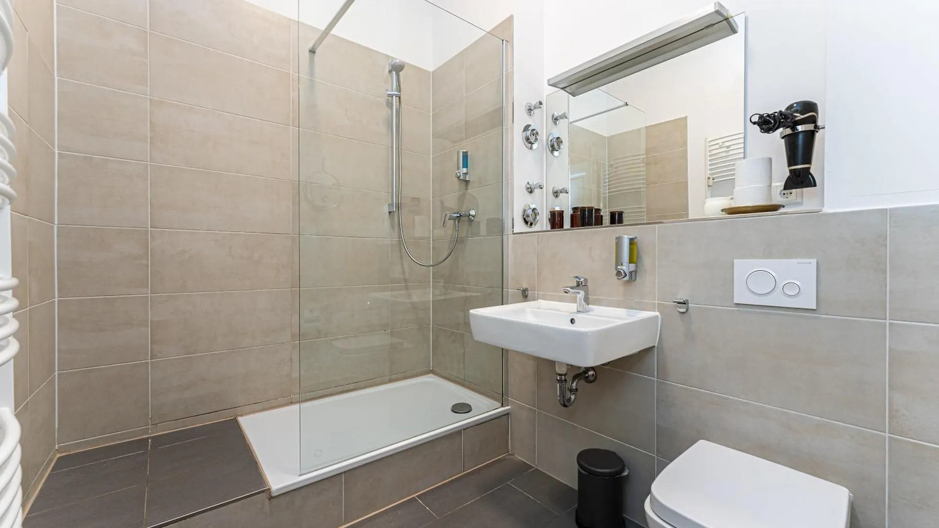 Be In Berlin Apartments Zentral Und Ruhig Fuer Familien Und Geschaeftsreisende In Schoeneberg