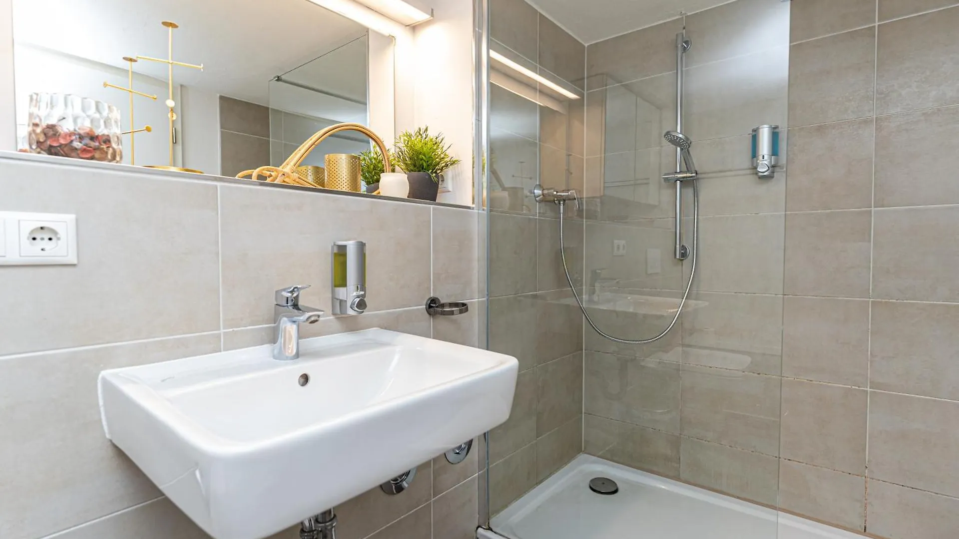 Be In Berlin Apartments Zentral Und Ruhig Fuer Familien Und Geschaeftsreisende In Schoeneberg Germany